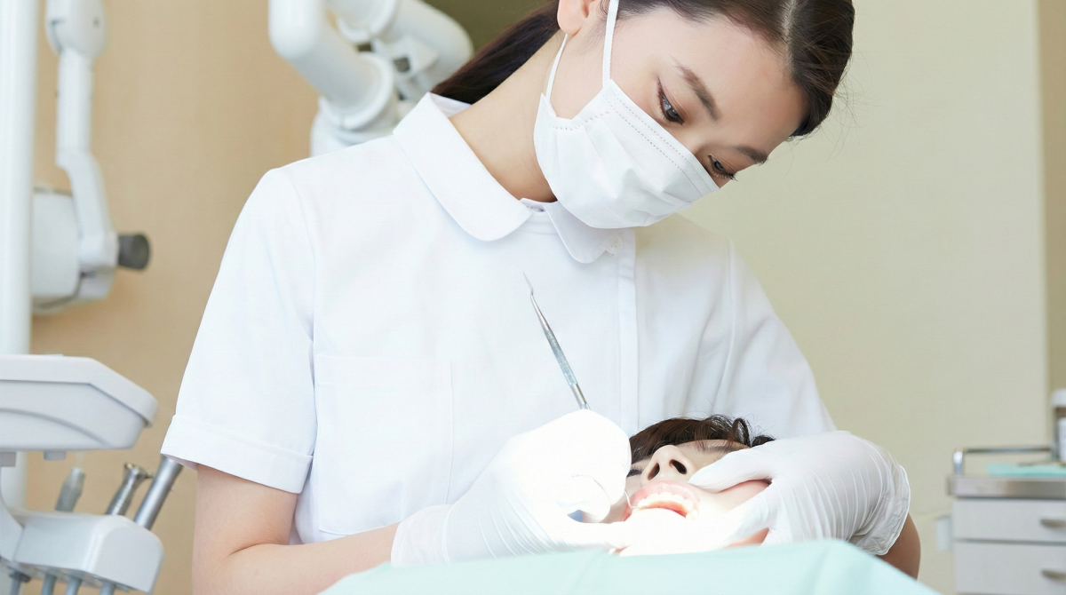 缺牙困擾?欣城牙醫專精全口重建,結合植牙與假牙贋復技術。為長庚商圈與橘郡居民量身打造耐用的全口重建方案,不論是咬合力提升或笑容美化,都能在城上城一次完成。