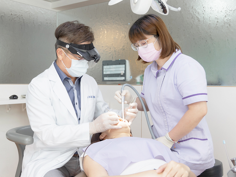 欣隆牙醫與欣城牙醫院長深耕基隆多年，深受城上城社區居民信任。院長專精於複雜植牙手術與高難度牙周治療，致力於為長庚商圈患者提供最專業、安心的口腔醫療服務。